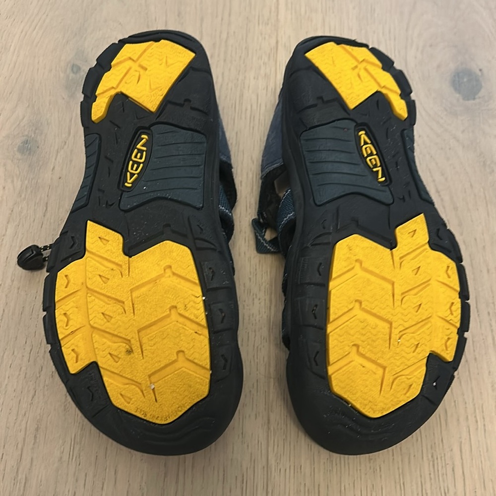 KEEN Women's Newport H2 Closed Toe Water Sandal - Women's 6.5 | Men's 5 - Picture 6 of 8